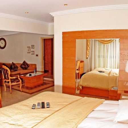 Mirage Suites Kuwait City Room photo